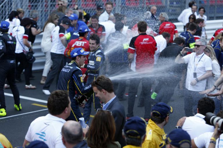 Buemi slaví vítězství, foto: fiaformulae.com