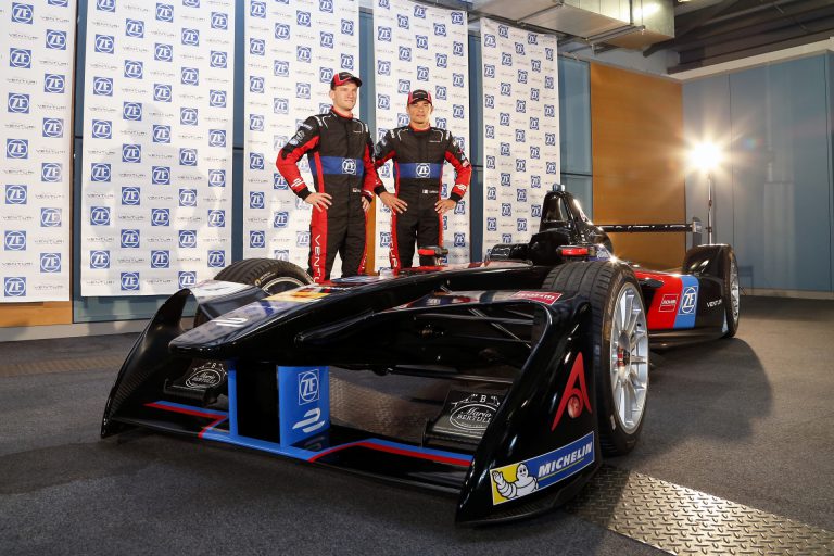 Jezdci týmu Venturi. Zleva: Engel, Sarrazin. Foto: fiaformulae.com